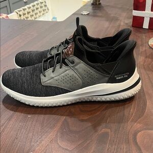 Skechers Men's Black and Gray Knit Sneakers